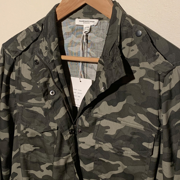 BeachLunchLounge Tulsi Camo-Print Shirt Jacket - Picture 4 of 8